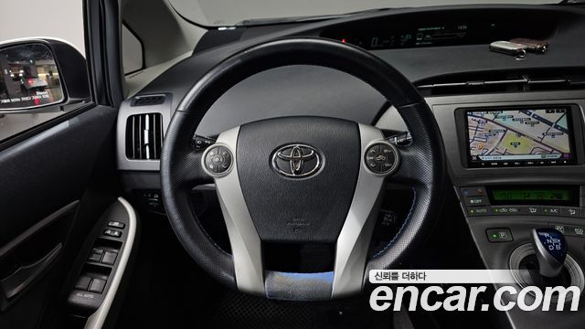 Toyota Prius 1.8 E 2012 — фото 13