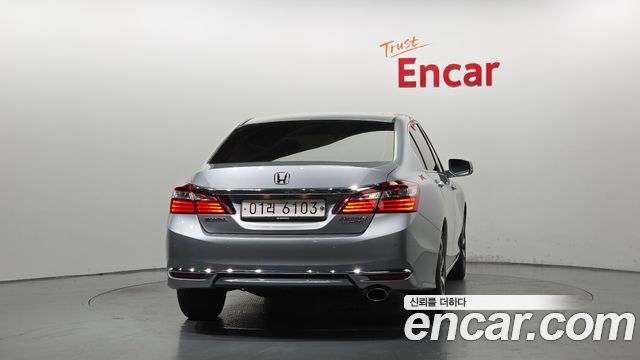 Honda Accord 2.4 9th 2017 — фото 4
