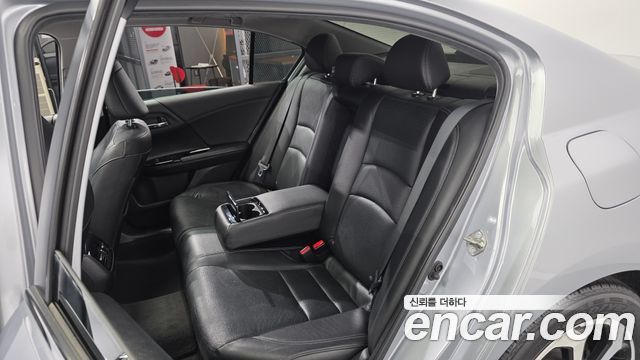 Honda Accord 2.4 9th 2017 — фото 11