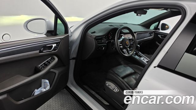 Porsche Macan 2.0 95B 2021 — фото 10