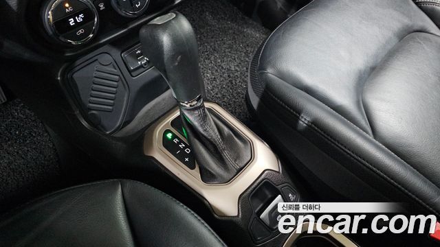 Jeep Renegade 2.4 Longitude High 2017 — фото 9