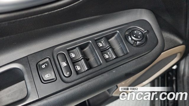 Jeep Renegade 2.4 Longitude High 2017 — фото 13
