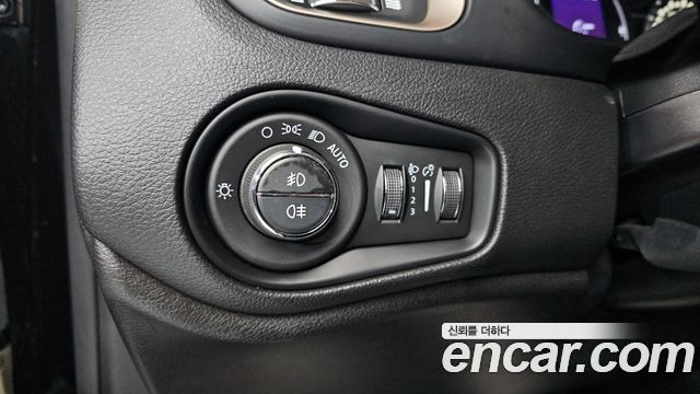 Jeep Renegade 2.4 Longitude High 2017 — фото 14