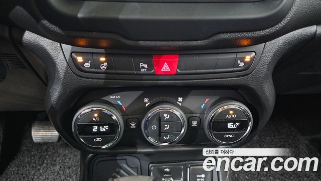 Jeep Renegade 2.4 Longitude High 2017 — фото 19