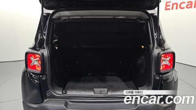 Jeep Renegade 2.4 Longitude High 2017 — фото 20