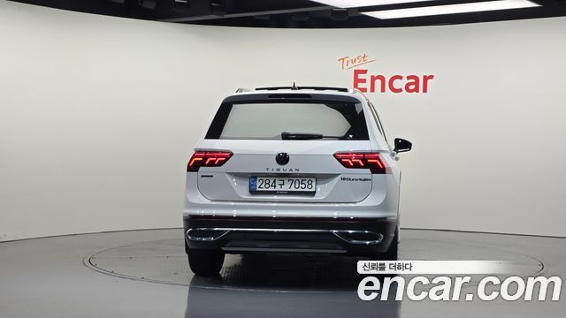 Volkswagen Tiguan Allspace 2.0 TSI Prestige 2022 — фото 4