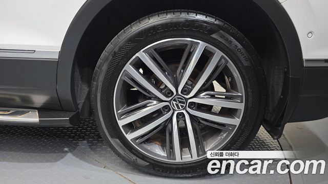 Volkswagen Tiguan Allspace 2.0 TSI Prestige 2022 — фото 21