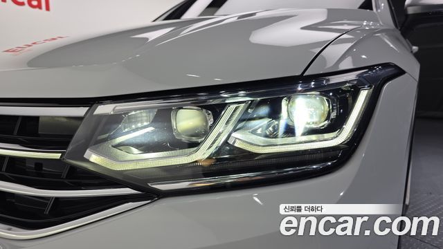 Volkswagen Tiguan Allspace 2.0 TSI Prestige 2022 — фото 22