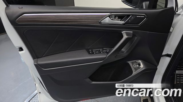 Volkswagen Tiguan Allspace 2.0 TSI Prestige 2022 — фото 24