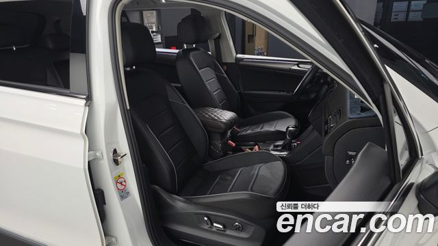 Volkswagen Tiguan Allspace 2.0 TSI Prestige 2022 — фото 27