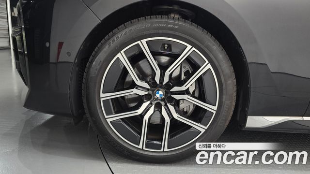 BMW 7 Series (G70) 740i sDrive M Sport 2023 — фото 5