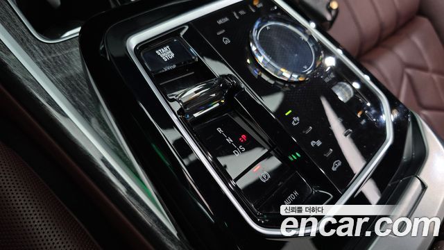 BMW 7 Series (G70) 740i sDrive M Sport 2023 — фото 9