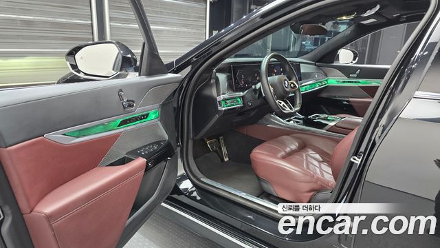 BMW 7 Series (G70) 740i sDrive M Sport 2023 — фото 10