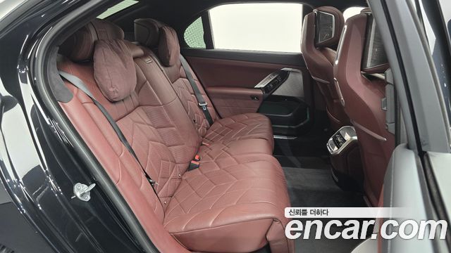 BMW 7 Series (G70) 740i sDrive M Sport 2023 — фото 11