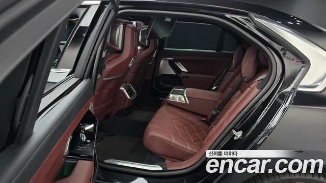 BMW 7 Series (G70) 740i sDrive M Sport 2023 — фото 12
