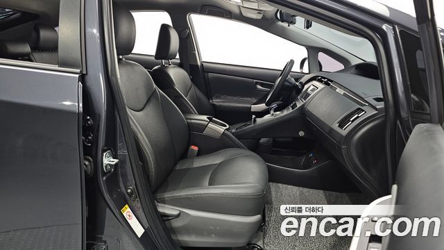 Toyota Prius 1.8 M 2014 — фото 10