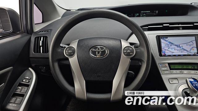 Toyota Prius 1.8 M 2014 — фото 13