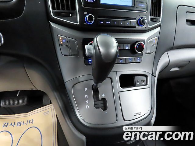 Hyundai Grand Starex Van 3-Seater Smart 2021 — фото 17