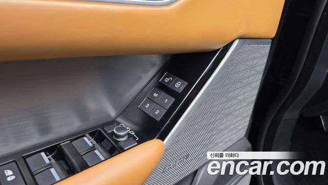 Land Rover Range Rover Velar 3.0 D300 R-Dynamic HSE 2018 — фото 30