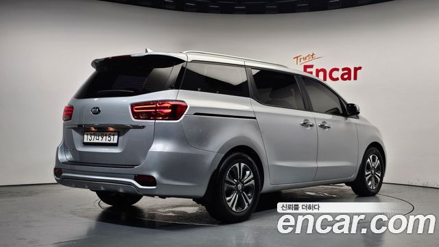 Kia Carnival 9-Seater Luxury 2019 — фото 2