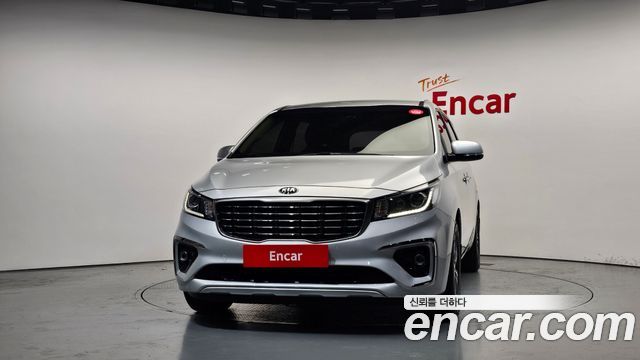 Kia Carnival 9-Seater Luxury 2019 — фото 3