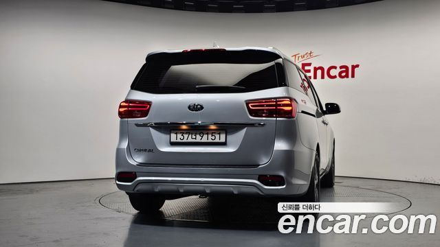 Kia Carnival 9-Seater Luxury 2019 — фото 4