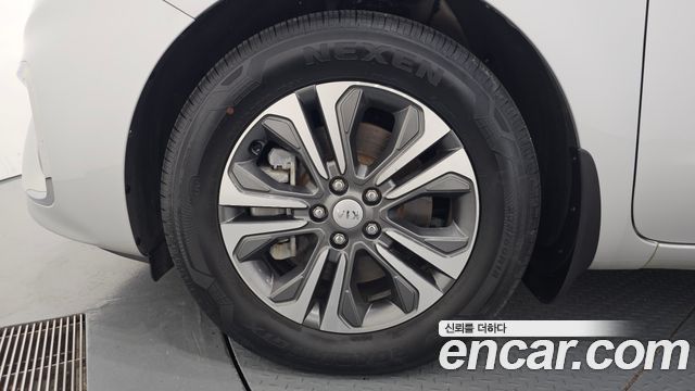 Kia Carnival 9-Seater Luxury 2019 — фото 5