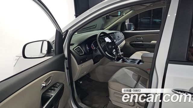 Kia Carnival 9-Seater Luxury 2019 — фото 10