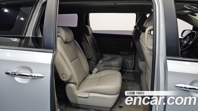 Kia Carnival 9-Seater Luxury 2019 — фото 11