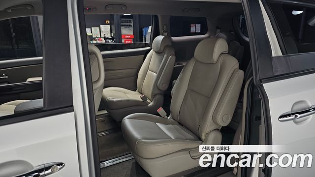 Kia Carnival 9-Seater Luxury 2019 — фото 12