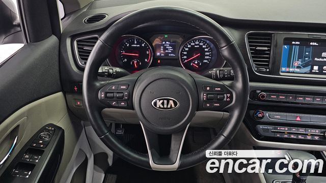 Kia Carnival 9-Seater Luxury 2019 — фото 13