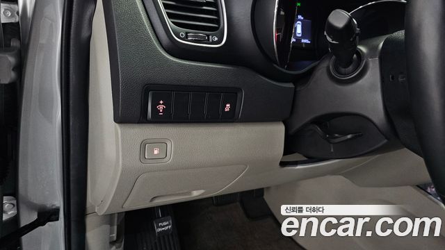 Kia Carnival 9-Seater Luxury 2019 — фото 16