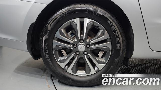 Kia Carnival 9-Seater Luxury 2019 — фото 21