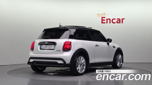MINI Cooper Classic Plus Launch Pack Third Generation 2023 — фото 2