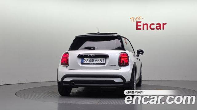 MINI Cooper Classic Plus Launch Pack Third Generation 2023 — фото 4