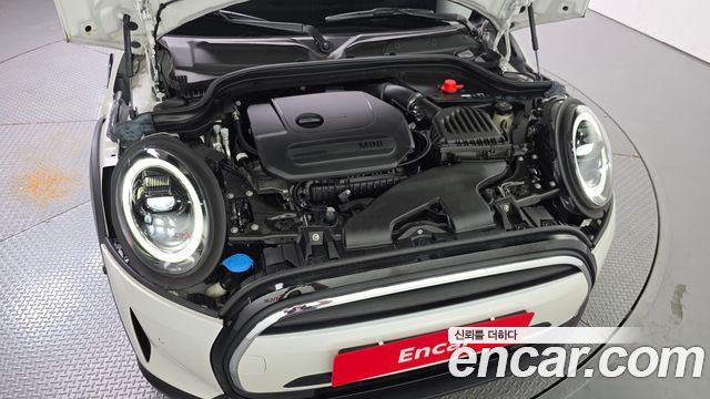 MINI Cooper Classic Plus Launch Pack Third Generation 2023 — фото 6