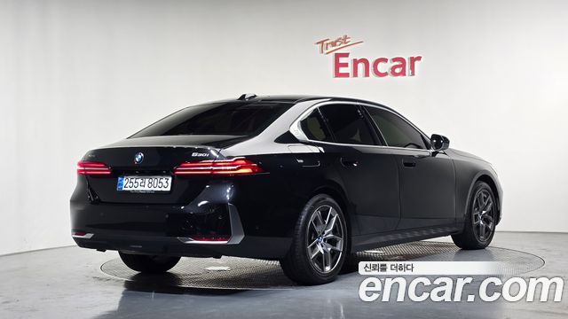 BMW 5 Series (G60) 530i xDrive 2026 — фото 2