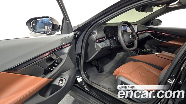 BMW 5 Series (G60) 530i xDrive 2026 — фото 10