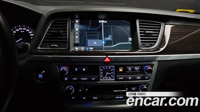 Genesis G80 3.3 GDI AWD Premium Luxury 2018 — фото 16