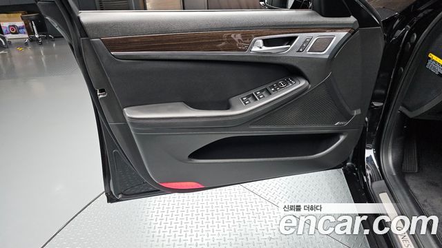 Genesis G80 3.3 GDI AWD Premium Luxury 2018 — фото 24