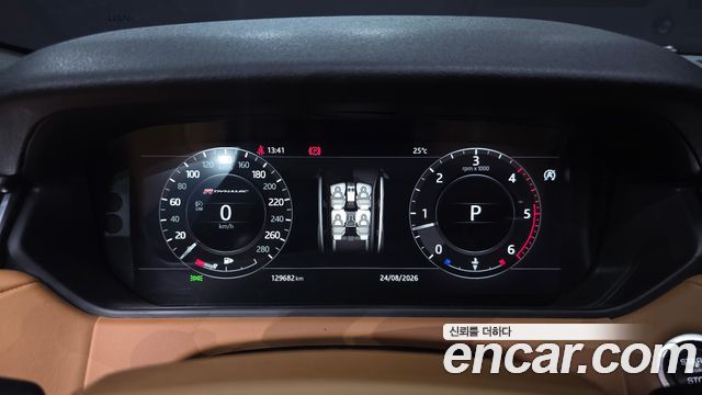 Land Rover Range Rover Velar 3.0 D300 R-Dynamic HSE 2018 — фото 8