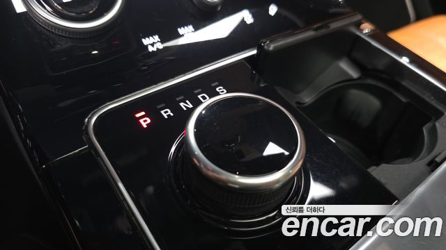 Land Rover Range Rover Velar 3.0 D300 R-Dynamic HSE 2018 — фото 9