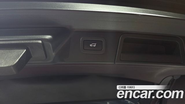 Land Rover Range Rover Velar 3.0 D300 R-Dynamic HSE 2018 — фото 33