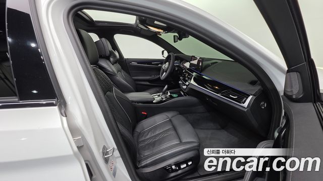 BMW 5 Series (G30) 530i xDrive M Sport Package 2023 — фото 10