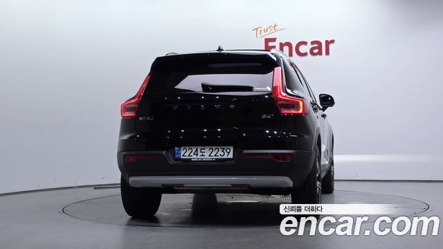Volvo XC40 B4 Inscription 2021 — фото 4
