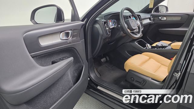 Volvo XC40 B4 Inscription 2021 — фото 10