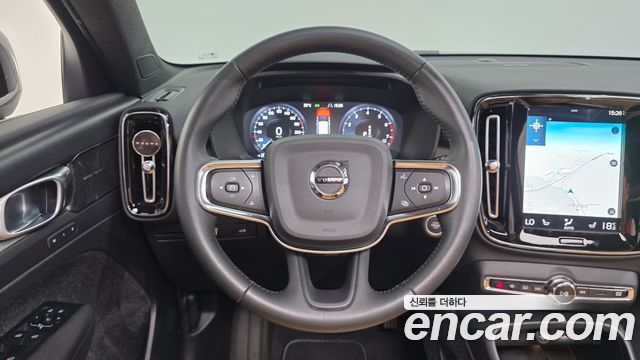 Volvo XC40 B4 Inscription 2021 — фото 13