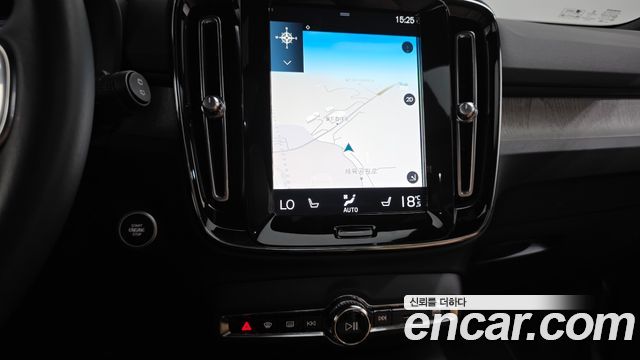 Volvo XC40 B4 Inscription 2021 — фото 14