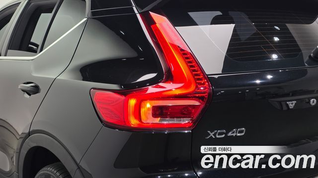 Volvo XC40 B4 Inscription 2021 — фото 23