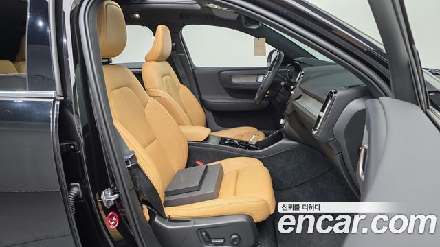 Volvo XC40 B4 Inscription 2021 — фото 26